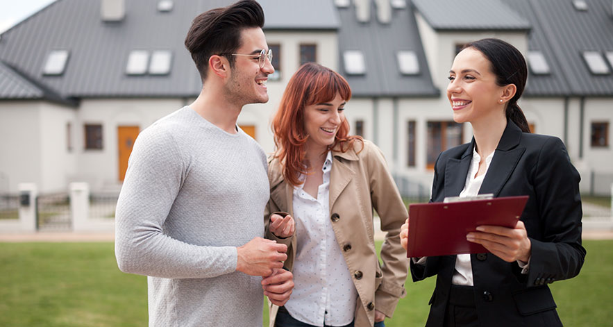 Mortgage broker meeting with homebuyers